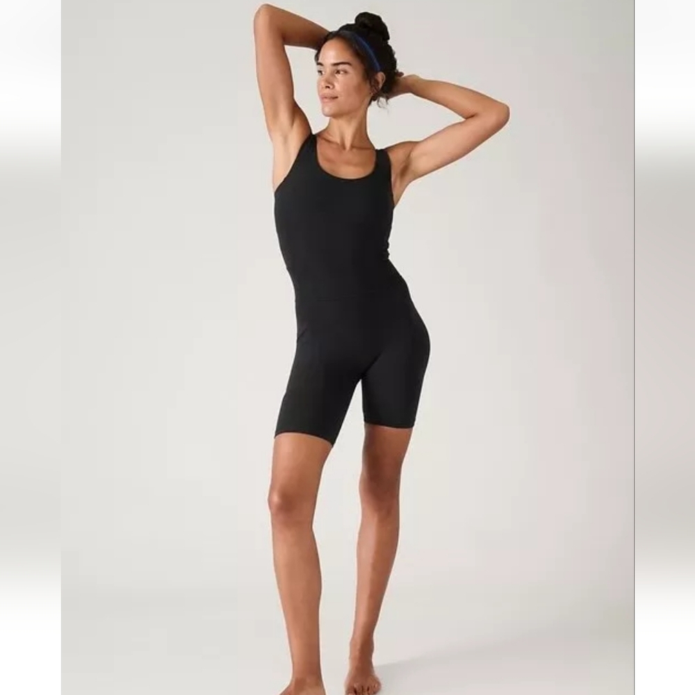 NWT athleta salutation stash bike suit sz sm